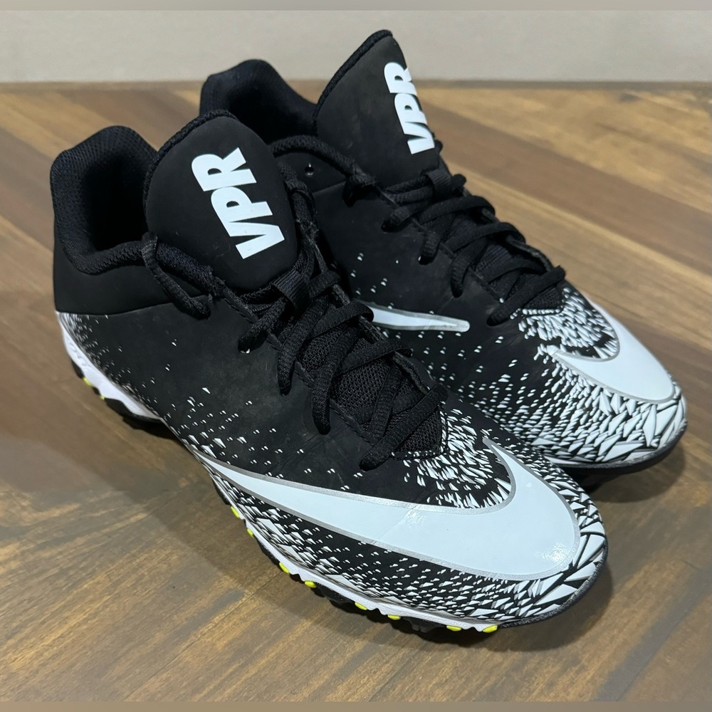 Nike Vapor Shark 2 Fastflex Low Mens Size 8.5 Black/White Football Cleats